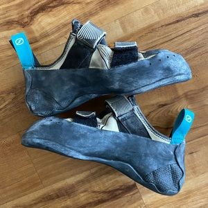 Scarpa Women’s indoor/outdoor climbing shoe